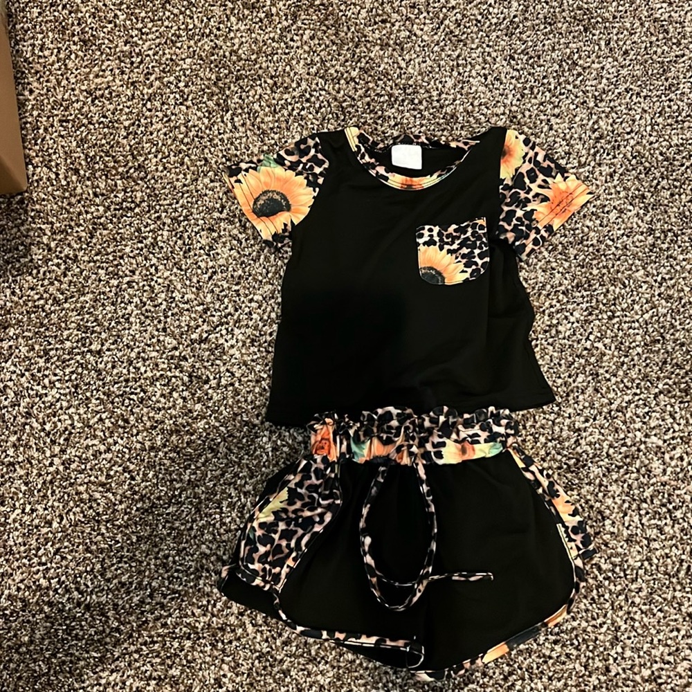 Boutique sunflower two piece set size 2T